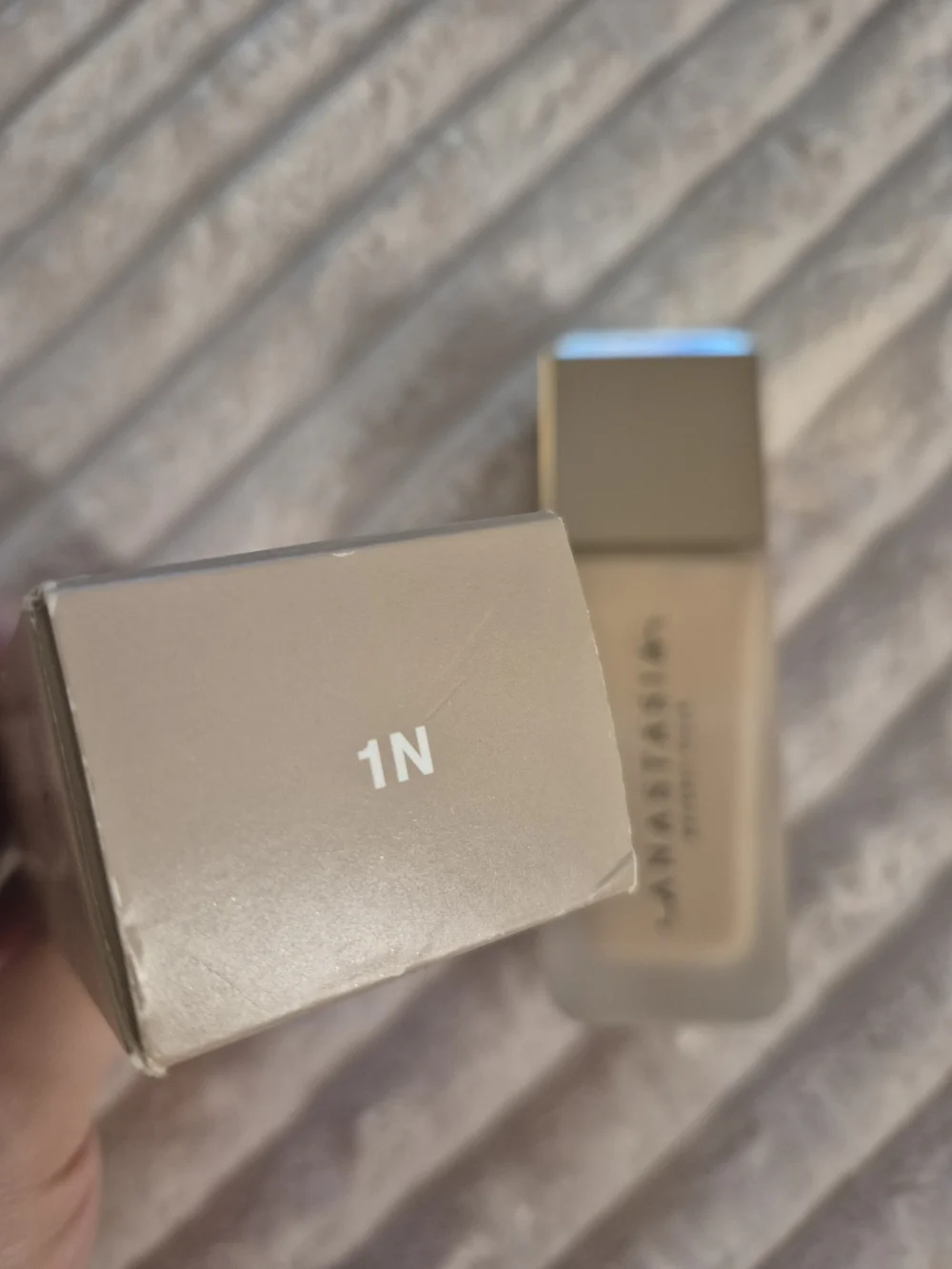 Anastasia Beverly Hills  Impeccable Blurring Second-Skin Matte Foundation 1N